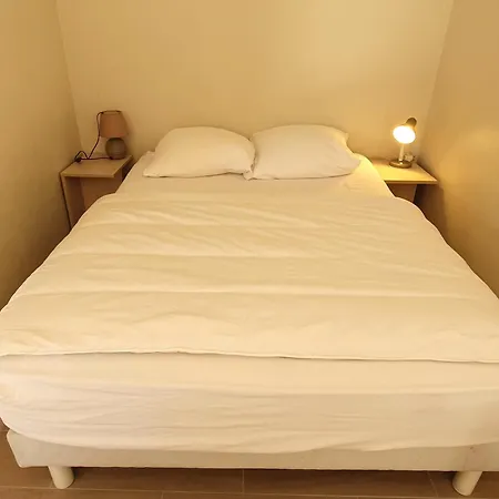 Avec Coin-nuit, Terrasse Et Parking, Centre Sainte-maxime, Proche Plages - 4 Pers. - Fr-1-780-61 * Сент-Максім
