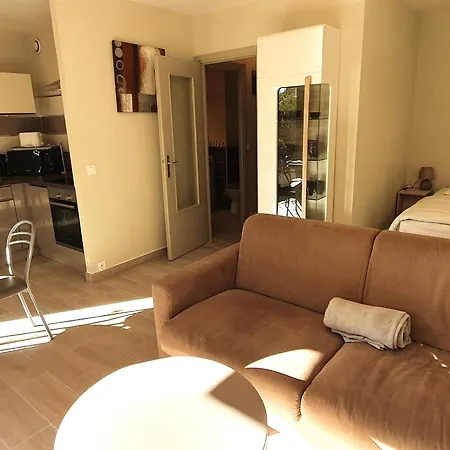 Lägenhet Avec Coin-nuit, Terrasse Et Parking, Centre Sainte-maxime, Proche Plages - 4 Pers. - Fr-1-780-61 *