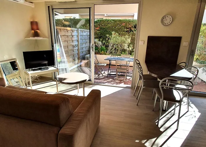 Appartement Climatise Avec Parking, 4 Pers, Centre - Fr-1-780-61 Sainte-Maxime